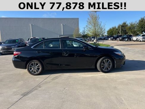 Used 2017 Toyota Camry SE w/ Moonroof Package image 2
