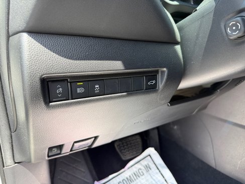 Certified 2022 Toyota Venza LE image 25