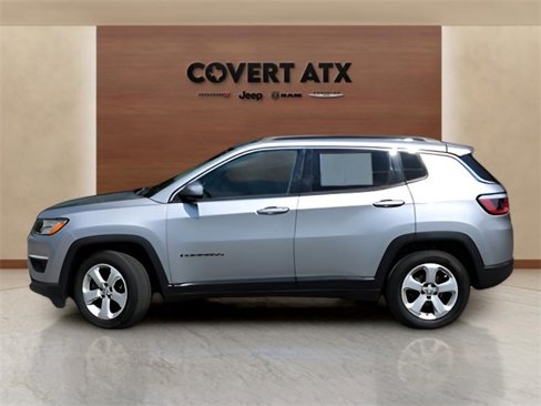 Used 2019 Jeep Compass Latitude image 2