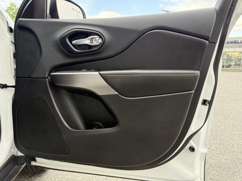Used 2019 Jeep Cherokee Limited image 30