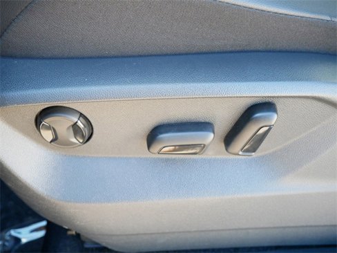 Used 2018 Volkswagen Tiguan SE w/ Panoramic Sunroof Package image 15