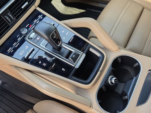 Used 2019 Porsche Cayenne image 32