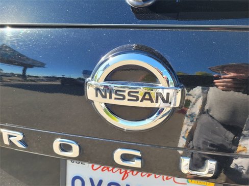Used 2021 Nissan Rogue SV image 10