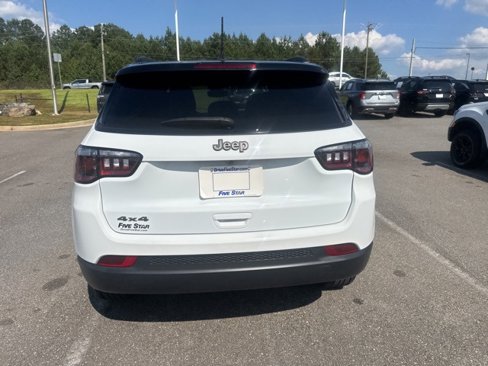 Used 2024 Jeep Compass Latitude w/ Convenience Group image 4