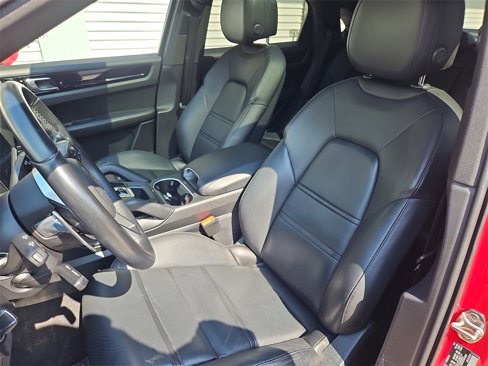 Used 2021 Porsche Cayenne Coupe image 5