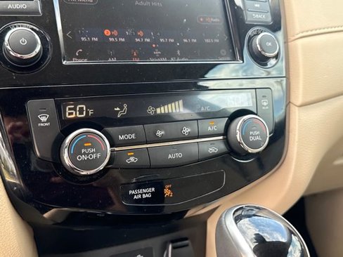 Used 2020 Nissan Rogue SV w/ Premium Package image 19