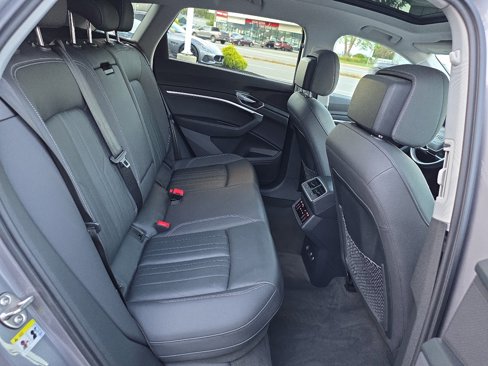 Used 2021 Audi e-tron Premium w/ Convenience Plus Package image 48