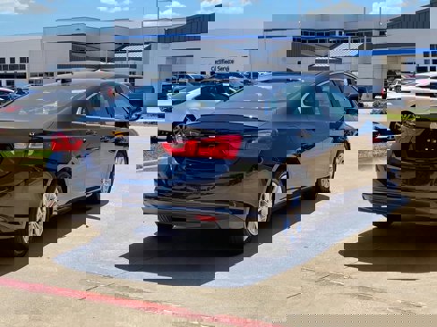 Used 2023 Chevrolet Malibu LT image 2