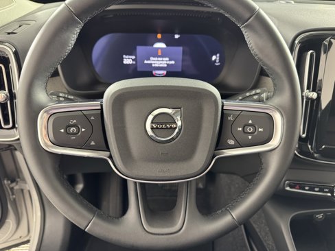 Certified 2025 Volvo XC40 B5 Core image 28