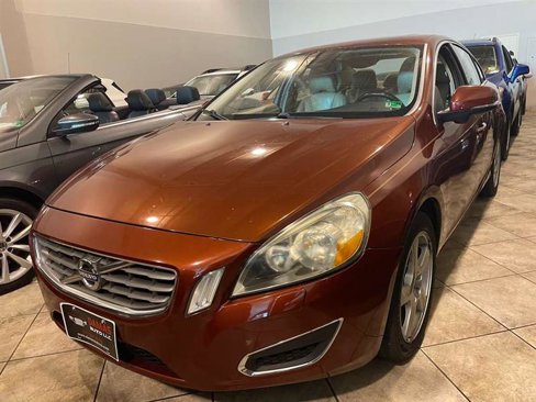 Used 2013 Volvo S60 T5 image 1