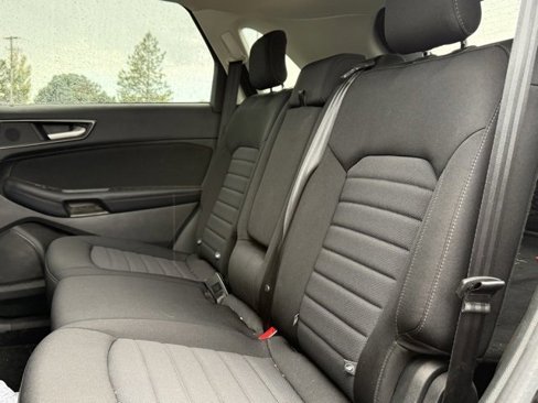Used 2018 Ford Edge SE image 19