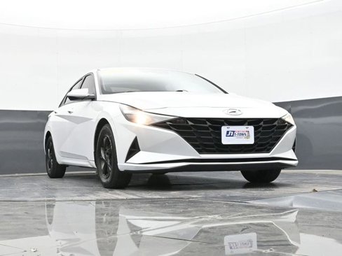 Used 2022 Hyundai Elantra SE image 53