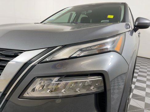 Used 2023 Nissan Rogue SV image 9