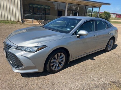 Used 2021 Toyota Avalon XLE w/ Carpet Mat Package (TMS) image 2