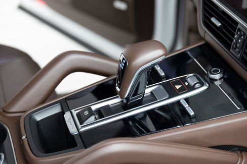 Used 2022 Porsche Cayenne Platinum Edition image 33