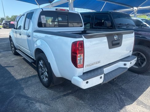 Used 2020 Nissan Frontier SV image 4
