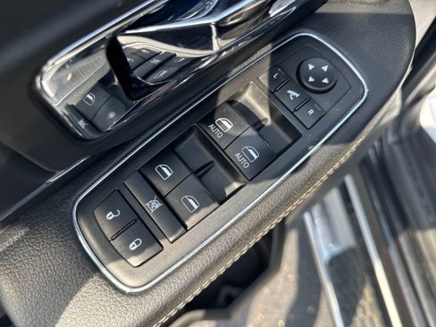 Used 2018 RAM 1500 Laramie w/ Convenience Group image 11