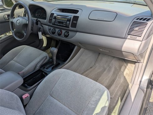 Used 2004 Toyota Camry LE image 24