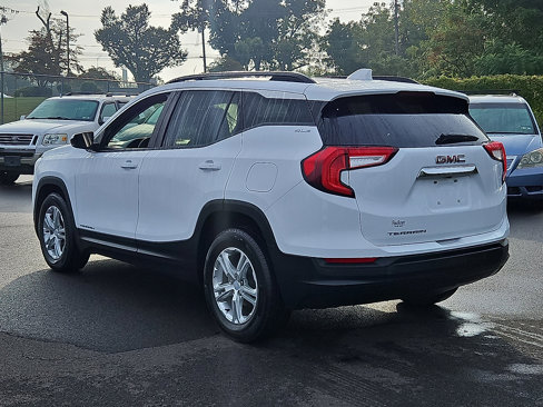 Certified 2022 GMC Terrain SLE w/ Driver Convenience Package image 4