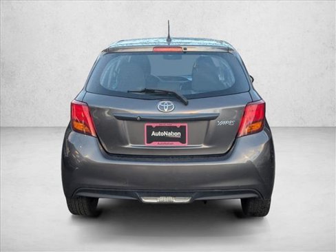 Used 2015 Toyota Yaris L image 7