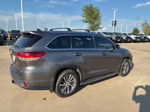 Used 2017 Toyota Highlander XLE image 4