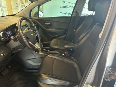 Used 2020 Chevrolet Trax LT w/ Driver Confidence Package image 12