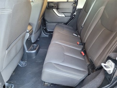 Used 2015 Jeep Wrangler Unlimited Sahara w/ Connectivity Group image 18