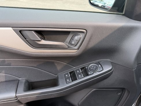 Certified 2022 Ford Escape SE w/ Cold Weather Package image 12