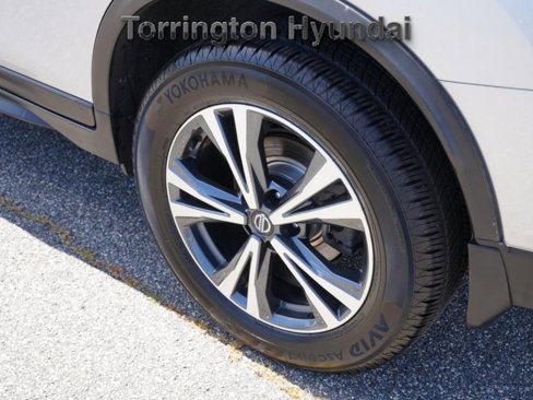 Used 2019 Nissan Rogue SV w/ Sun & Sound Touring Package image 13