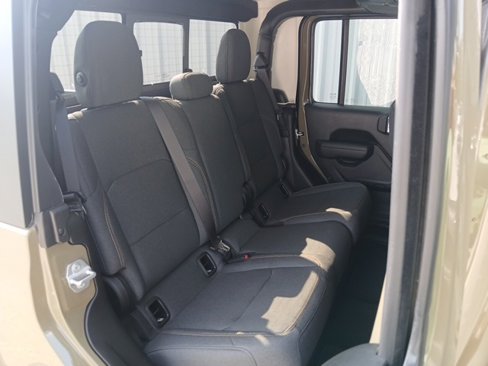 New 2025 Jeep Gladiator Sport image 21