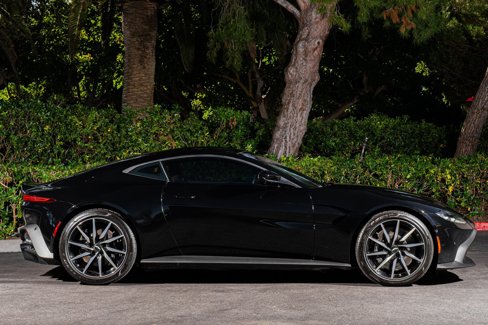 Used 2020 Aston Martin V8 Vantage Coupe image 24