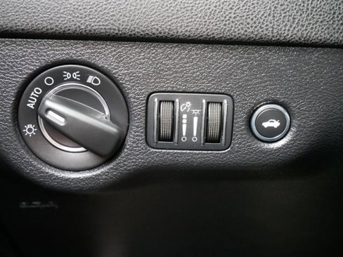 Used 2016 Chrysler 300 Limited image 23