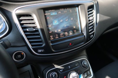 Used 2016 Chrysler 200 Limited w/ Convenience Group image 14