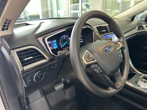Used 2020 Ford Fusion SE image 21