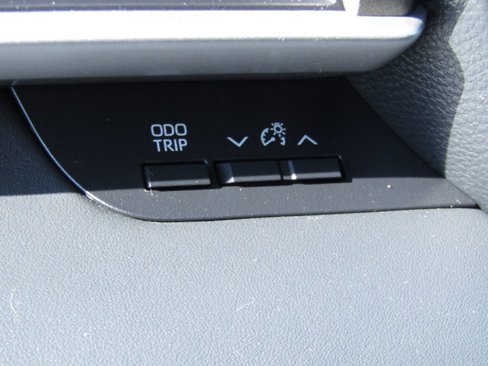 Used 2021 Toyota Highlander XLE image 15