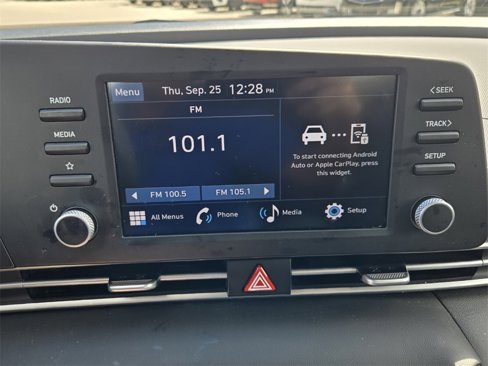 Certified 2024 Hyundai Elantra SE image 18