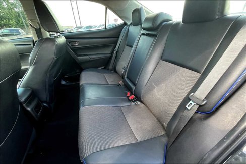 Used 2018 Toyota Corolla LE image 18