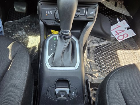 Used 2019 Jeep Renegade Latitude w/ Cold Weather Group image 25