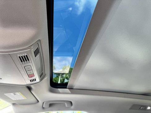 Certified 2022 Volkswagen Tiguan SE image 28