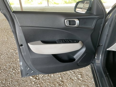Used 2024 Hyundai Venue SEL image 21