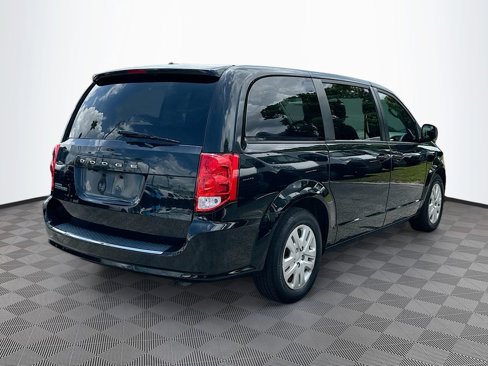 Used 2018 Dodge Grand Caravan SE w/ UConnect Hands-Free Group image 8