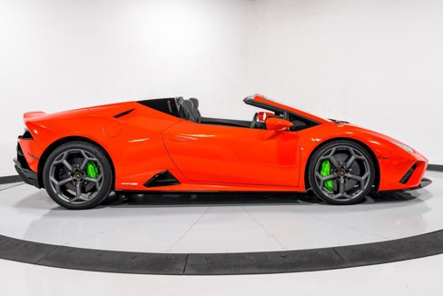 Used 2023 Lamborghini Huracan EVO image 2