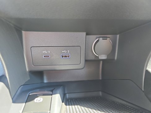 Used 2024 Nissan Kicks SR w/ SR Premium Package image 31