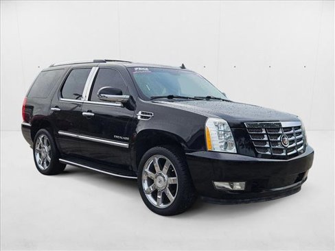 Used 2013 Cadillac Escalade 2WD image 3