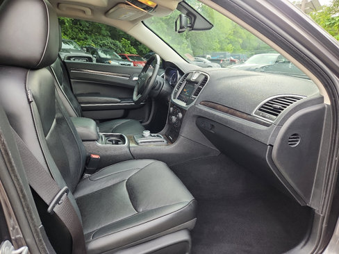 Used 2019 Chrysler 300 Limited image 9