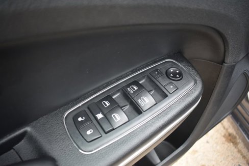 Used 2020 Chrysler 300 Touring w/ Driver Convenience Group image 12
