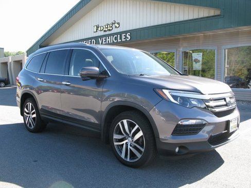 Used 2017 Honda Pilot Touring image 2