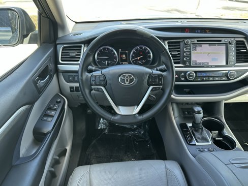 Used 2018 Toyota Highlander Limited image 2