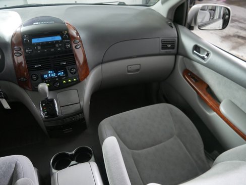 Used 2004 Toyota Sienna XLE image 11