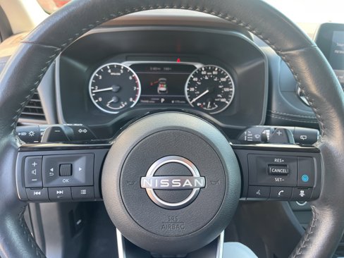 Used 2023 Nissan Rogue SV w/ SV Premium B Package image 17